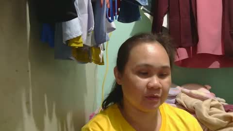 Snapshot of prettynhing chatting on 12-30-24, 01:47 Nhing online show from 12-30-24, 01:47