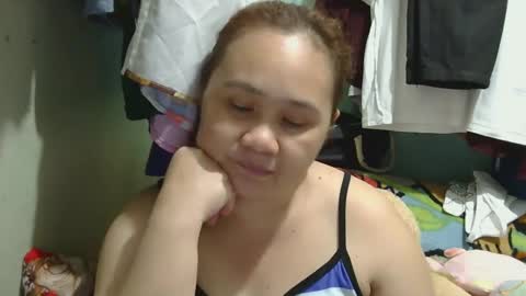 Snapshot of prettynhing chatting on 02-16-25, 10:43 Nhing online show from 02-16-25, 10:43