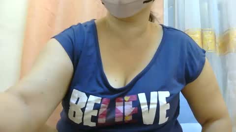 Snapshot of prettynhing chatting on 10-03-25, 02:58 Nhing online show from 10-03-25, 02:58