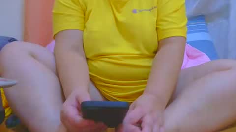 Snapshot of prettynhing chatting on 10-25-25, 02:56 Nhing online show from 10-25-25, 02:56