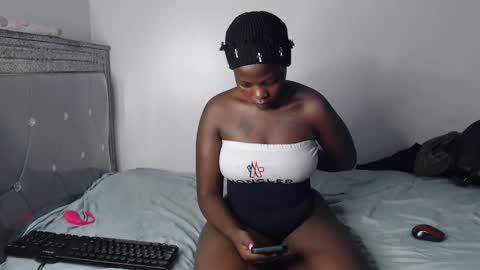Snapshot of prettysmiles1 chatting on 09-16-25, 05:30 prettysmiles1 online show from 09-16-25, 05:30