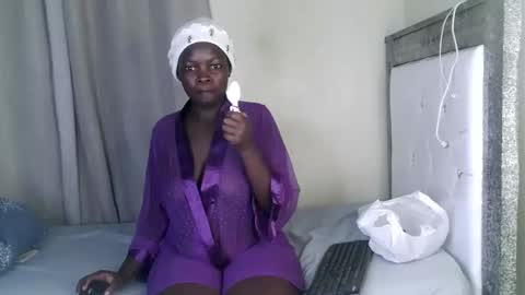 Snapshot of prettysmiles1 chatting on 09-28-25, 04:56 prettysmiles1 online show from 09-28-25, 04:56