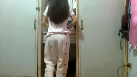 Snapshot of prety784828 chatting on 08-05-26, 05:43 prety784828 online show from 08-05-26, 05:43