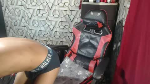 Snapshot of primohunterz chatting on 11-12-25, 09:32 primohunterz online show from 11-12-25, 09:32