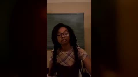 Snapshot of primrose22 chatting on 07-28-26, 04:19 primrose22 online show from 07-28-26, 04:19