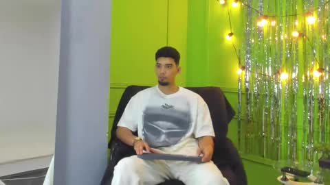 prince_arthur77 online show from 03-29-26, 04:12