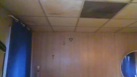 Snapshot of princeofdarkness66 chatting on 04-17-26, 04:43 johnny online show from 04-17-26, 04:43