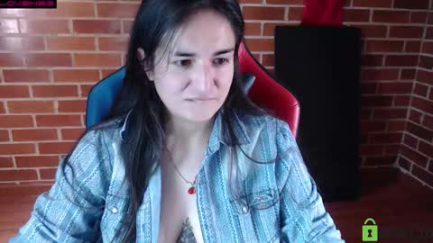 Leia online show from 10-16-25, 02:29