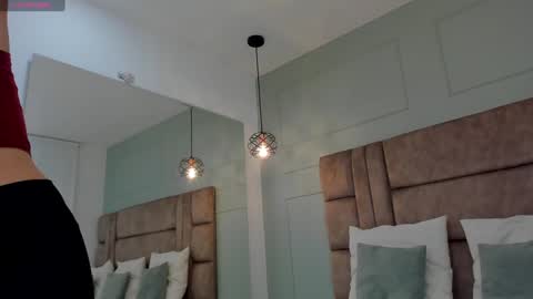 Paris online show from 02-03-25, 11:42