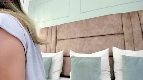 Paris online show from 02-21-25, 11:33