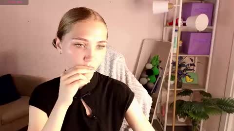 Snapshot of princess_li1y chatting on 07-25-26, 01:15 Lily online show from 07-25-26, 01:15