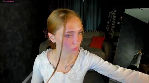 Snapshot of princess_li1y chatting on 07-27-26, 01:12 Lily online show from 07-27-26, 01:12