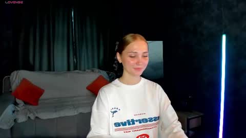 Snapshot of princess_li1y chatting on 07-29-26, 01:15 Lily online show from 07-29-26, 01:15