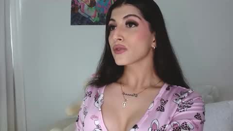 Sophie online show from 12-05-25, 01:52