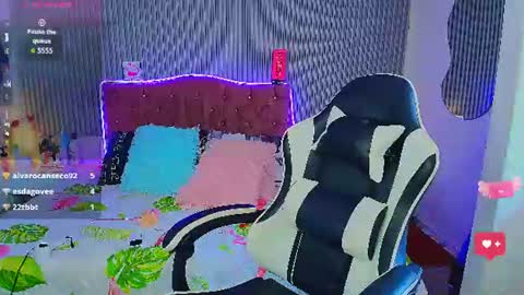 Snapshot of princess_skinny18 chatting on 07-17-26, 08:03 princess_skinny18 online show from 07-17-26, 08:03