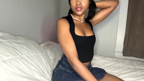 Snapshot of princessaleah chatting on 12-08-24, 06:11 Princess Aleah online show from 12-08-24, 06:11