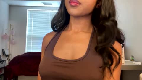 Snapshot of princessaleah chatting on 11-12-25, 05:24 Princess Aleah online show from 11-12-25, 05:24