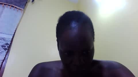Snapshot of princessmiles2 chatting on 05-15-26, 10:17 phelly online show from 05-15-26, 10:17