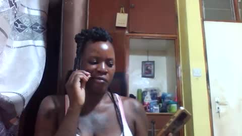 Snapshot of princessmiles2 chatting on 05-27-26, 02:58 phelly online show from 05-27-26, 02:58