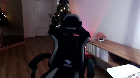 18 y.o online show from 02-17-25, 07:10