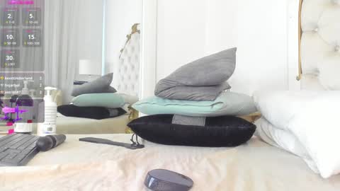 Snapshot of princsgirl_ chatting on 01-29-25, 11:04 Marcela online show from 01-29-25, 11:04