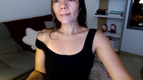 Snapshot of priscila_black chatting on 06-22-26, 06:49 Marcela online show from 06-22-26, 06:49