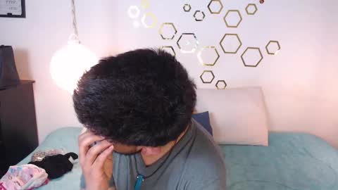 Adris  Juan online show from 10-26-25, 01:55