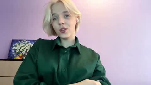 Scarlet online show from 12-22-25, 05:59