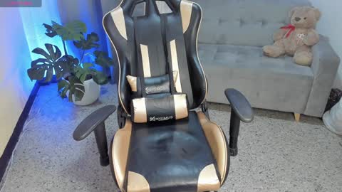    INDEPENDENT MODEL online show from 01-22-25, 07:25