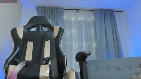    INDEPENDENT MODEL online show from 02-04-25, 09:28