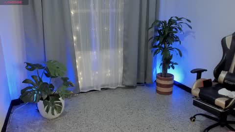    INDEPENDENT MODEL online show from 02-07-25, 11:12