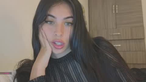 Snapshot of pssiquiss chatting on 11-17-25, 10:26 Katerine online show from 11-17-25, 10:26