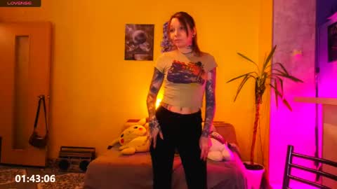 Snapshot of psyheya chatting on 04-11-26, 06:01 LUCY ----- online show from 04-11-26, 06:01