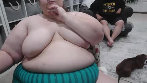 Snapshot of pugglelover chatting on 01-05-25, 11:59 Puggie - online show from 01-05-25, 11:59