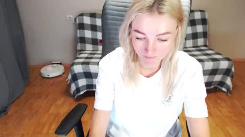 Polly online show from 11-30-25, 04:38