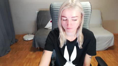 Polly online show from 12-17-25, 03:34