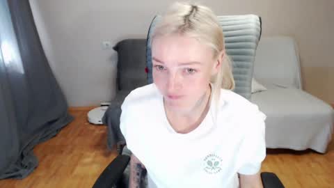 Snapshot of puma_ma chatting on 05-08-26, 06:08 Polly online show from 05-08-26, 06:08