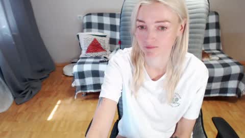 Snapshot of puma_ma chatting on 05-15-26, 06:20 Polly online show from 05-15-26, 06:20