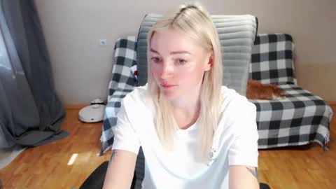 Snapshot of puma_ma chatting on 05-17-26, 06:11 Polly online show from 05-17-26, 06:11
