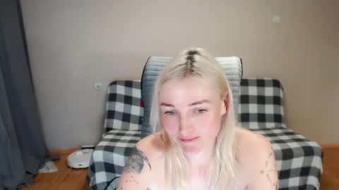 Snapshot of puma_ma chatting on 05-23-26, 04:00 Polly online show from 05-23-26, 04:00