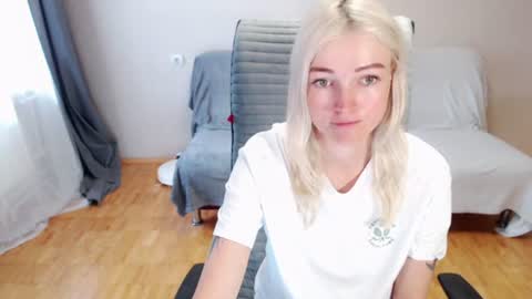 Snapshot of puma_ma chatting on 06-16-26, 05:54 Polly online show from 06-16-26, 05:54