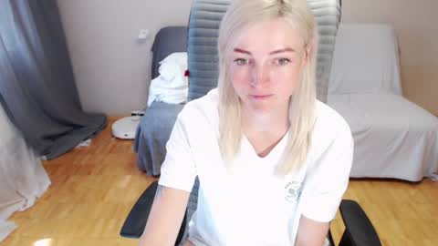 Snapshot of puma_ma chatting on 06-22-26, 05:37 Polly online show from 06-22-26, 05:37