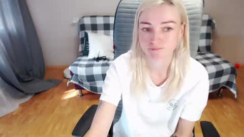 Snapshot of puma_ma chatting on 07-20-26, 05:11 Polly online show from 07-20-26, 05:11