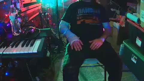 punkrunr083 online show from 04-28-26, 08:52