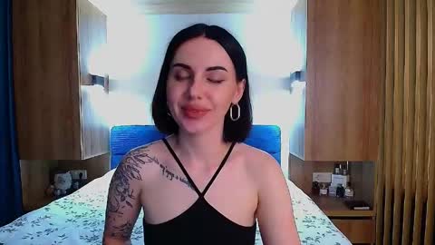 Julia online show from 05-23-26, 04:33