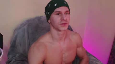 Snapshot of puremenshape chatting on 11-22-25, 06:29 puremenshape online show from 11-22-25, 06:29