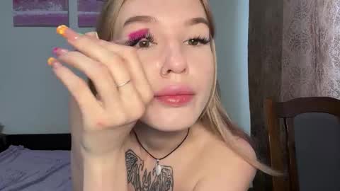 Snapshot of pussymoneywet chatting on 09-15-25, 06:02 Lina online show from 09-15-25, 06:02