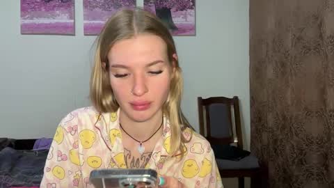 Snapshot of pussymoneywet chatting on 09-26-25, 06:45 Lina online show from 09-26-25, 06:45