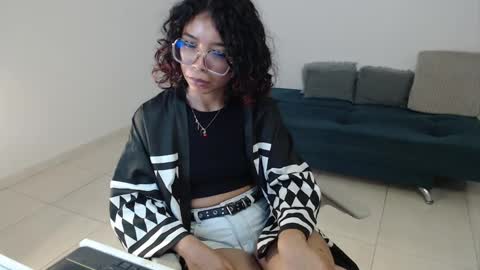 Snapshot of putakusan chatting on 03-09-25, 05:55 Izumi online show from 03-09-25, 05:55