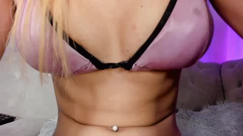 Snapshot of putinna chatting on 01-22-25, 01:31 Pau Manchita online show from 01-22-25, 01:31